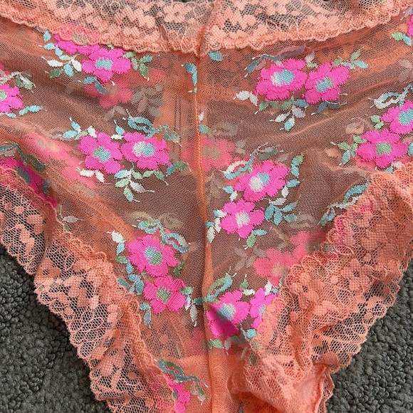 Victoria’s Secret Cheeky Underwear NWT - Picture 4 of 6